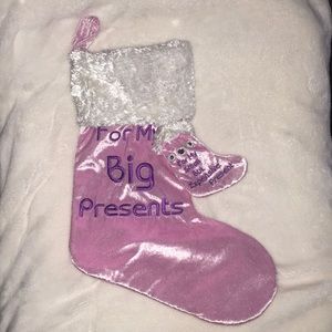 pink Christmas stocking with white faux fur🌲